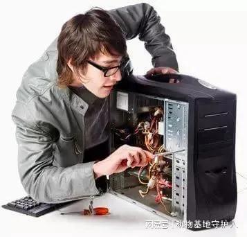 從維修匠到創(chuàng)造者 一名男子親手打造手機(jī)與電腦的非凡之旅